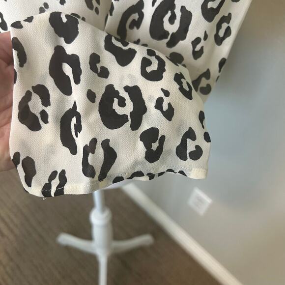 Reformation romance leopard print semi sheer tie long sleeve blouse size M - Picture 3 of 7